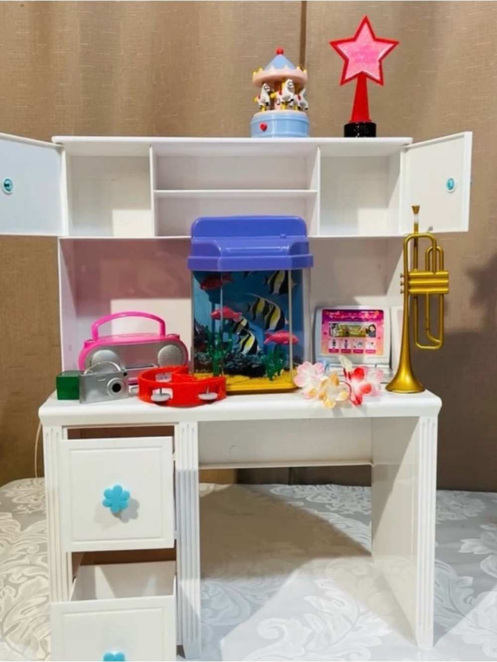 My Life White Vanity & Desk Playset with lots of Accessories GUC - Picture 4 of 5